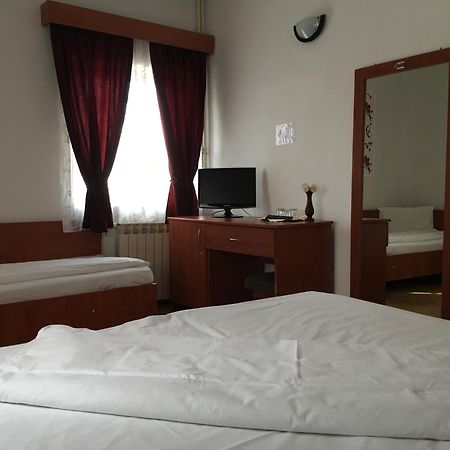 Pensiune Restaurant Arconi Năvodari Exteriör bild